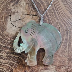 éléphant en nacre ,l' univers minéral de Jenny